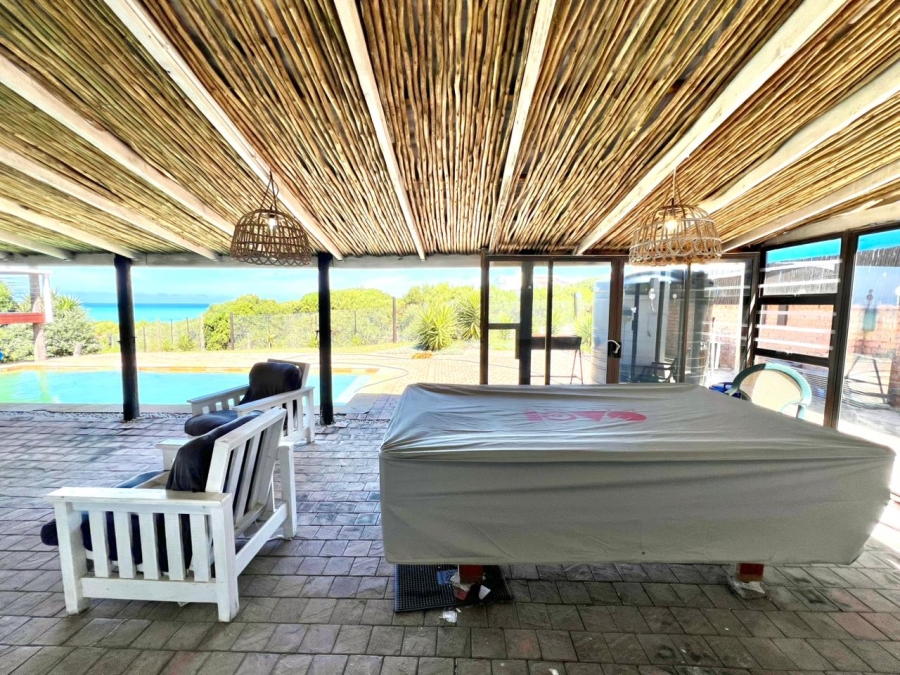 5 Bedroom Property for Sale in Paradise Beach Eastern Cape